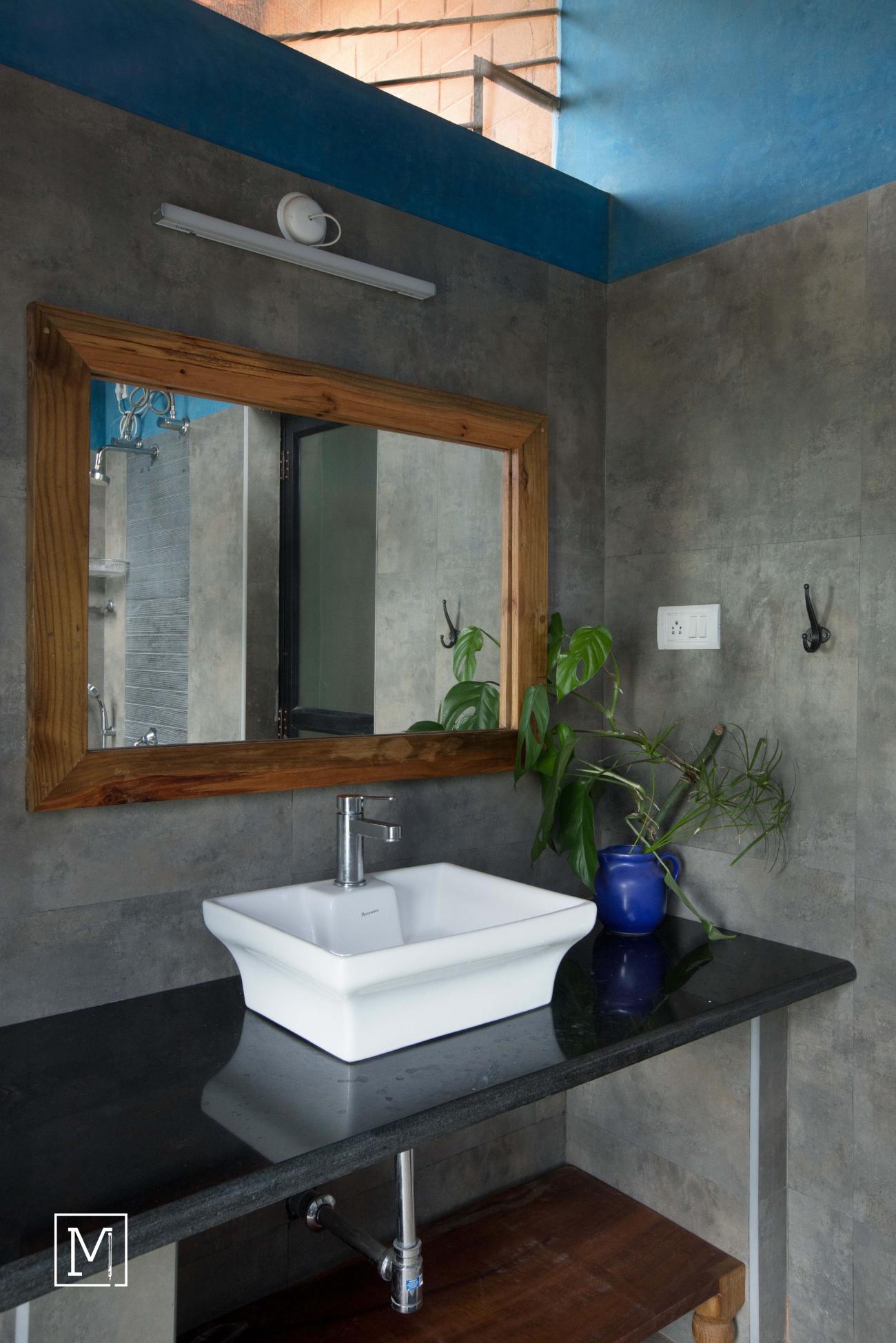 Ra Maram | Mud Architecture | Doddamanchi | Oxide finish Bathroom_14