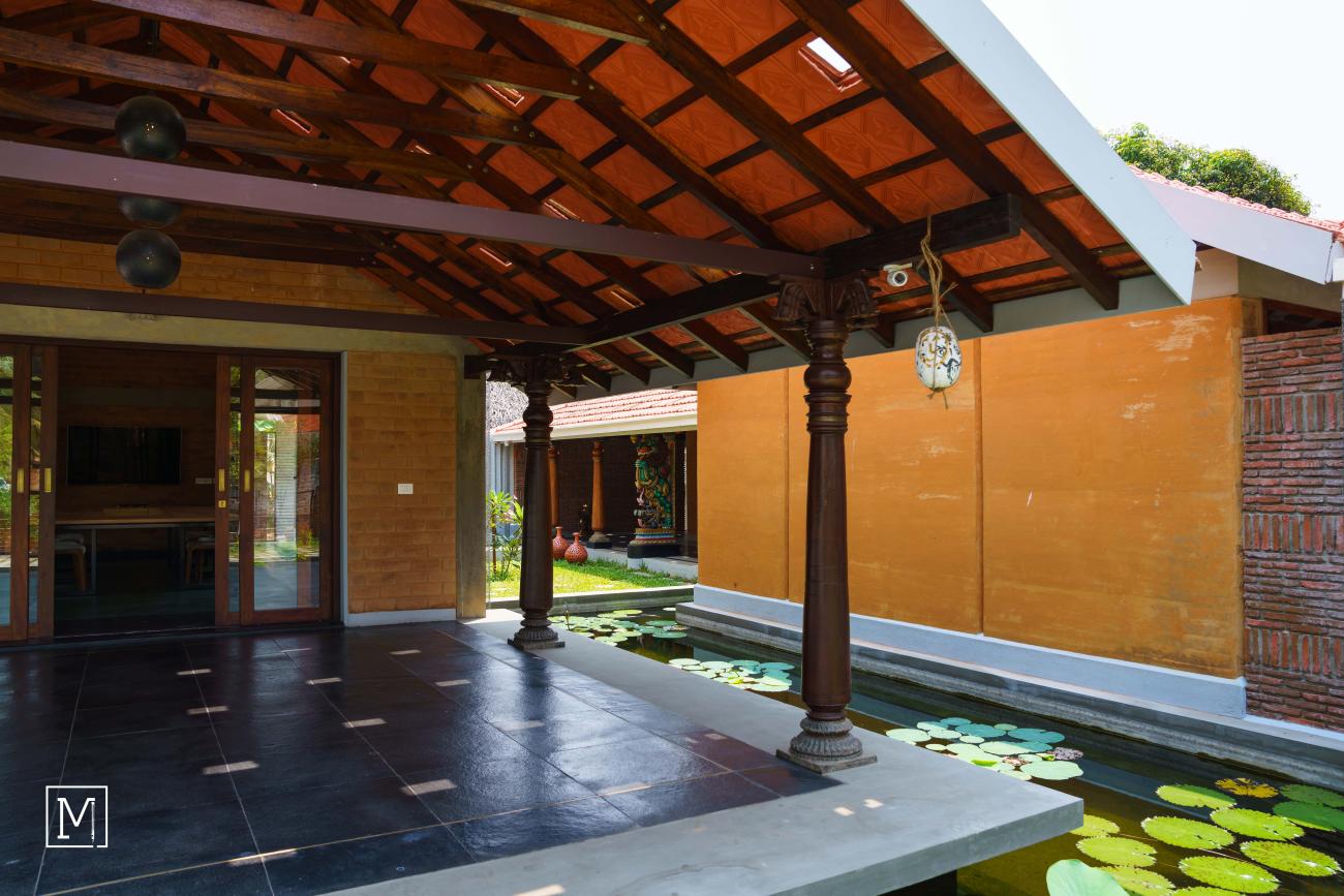 Courtyard House | Mud Architecture | Cochin | Sit out_04