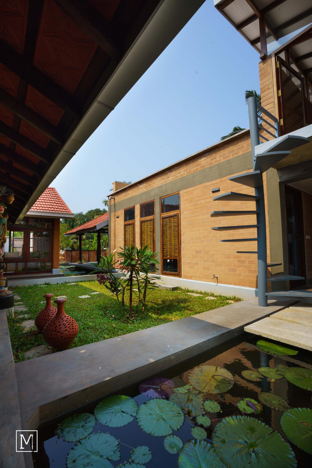Courtyard House | Mud Architecture | Cochin | Courtyard_06